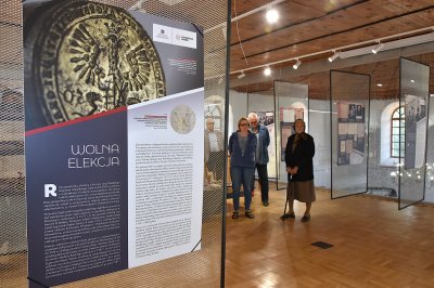 Bezsenne głowy, co dżwigają korony - otwarcie wystawy